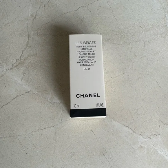 CHANEL Les Beiges Hydration Foundation BD41 - Picture 2 of 7